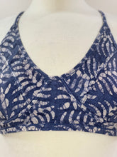 Load image into Gallery viewer, Visakha the tee shirt bra in Batik